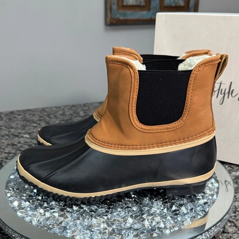 Style & Co. Brown Ankle duck Boots NWT 8